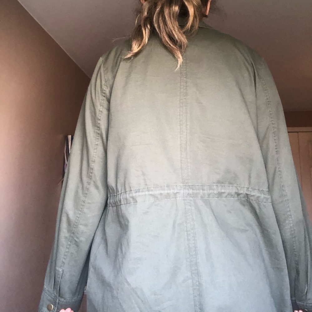 Dark green quarter length long jacket w pockets
